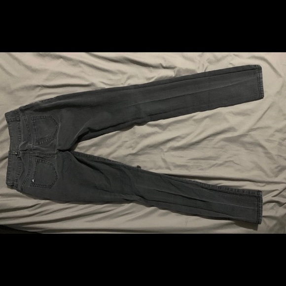 Hot topic - Picture 2 of 2